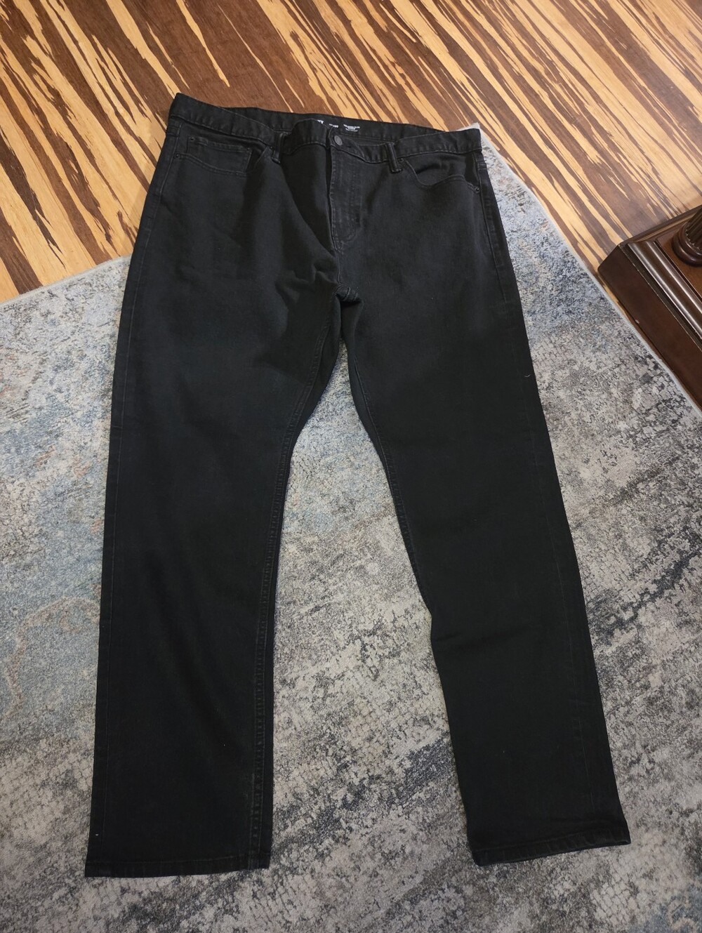 Old Navy Built-In Flex Jeans 40x30 Relaxed Slim Taper Black - Like New